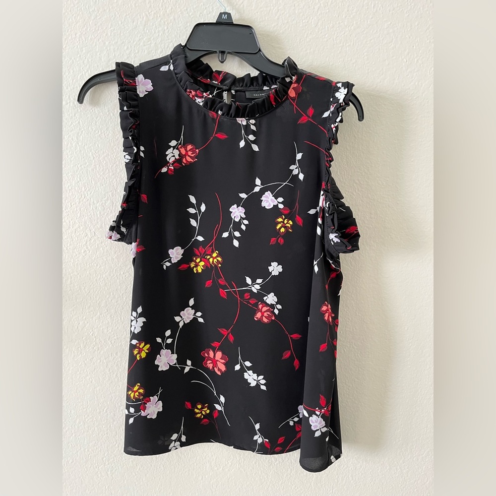 Darling floral blouse.